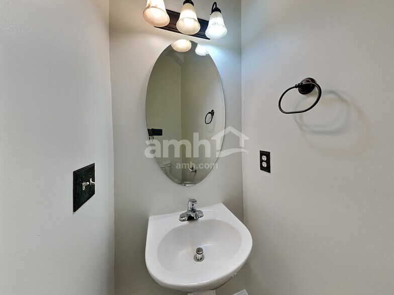 Building Photo - 2314 Lexington Ave