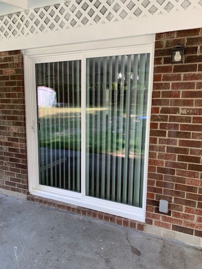 Building Photo - Located in McDuffie Woods Subdivision