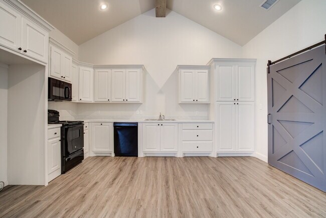 Building Photo - 1/2 off First Months! Rent Newer Cooper Me...