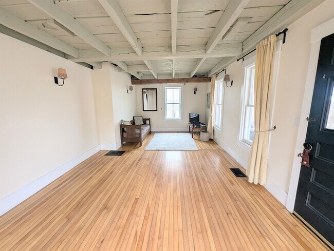 Building Photo - 33 Old Cemetery Rd