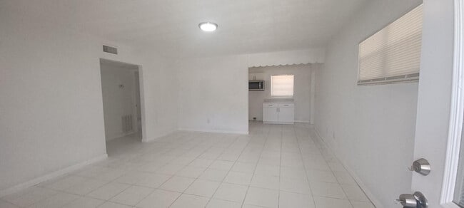 Building Photo - 1810 S 32nd St