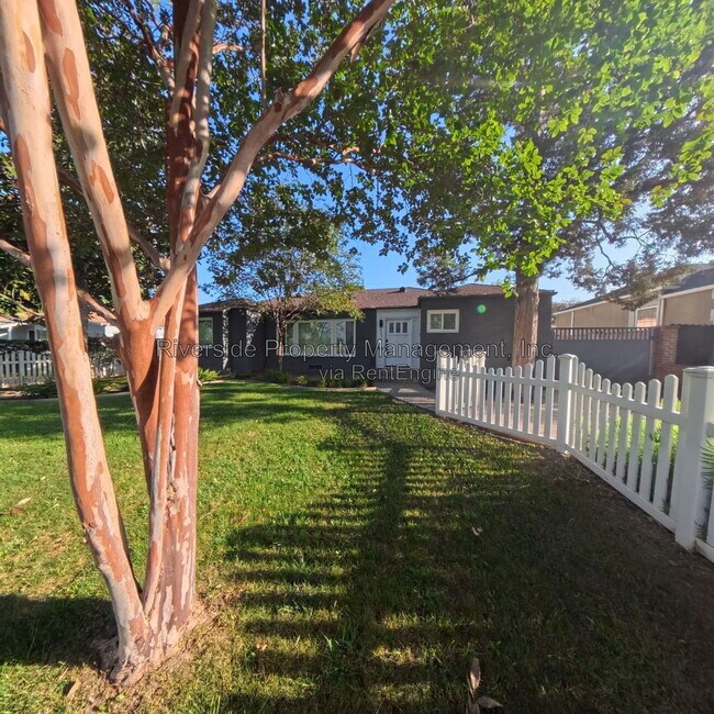 Building Photo - 4025 Terracina Dr