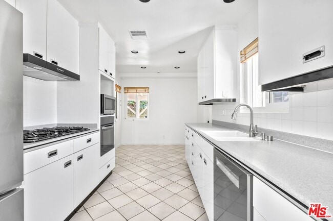 Building Photo - 4509 Canoga Dr