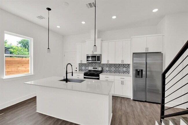 Building Photo - 7603 Carver Ave