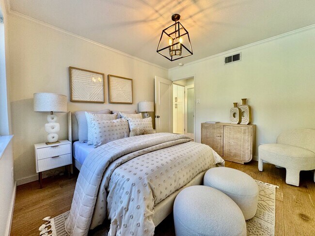 Building Photo - Designer 4BR Retreat with Pool, Indoor-Outdoor Living, and Prime Menlo Park Location