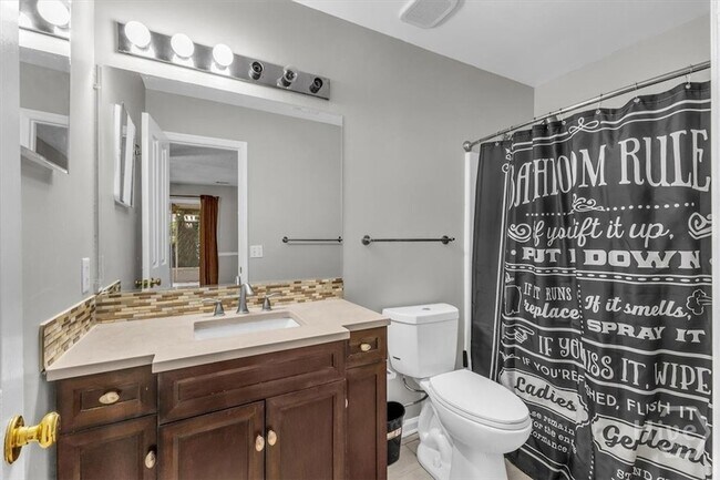 Building Photo - 138 Penn Station