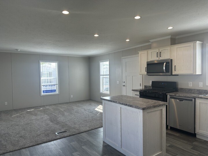 Building Photo - 38041 Chilver Ave