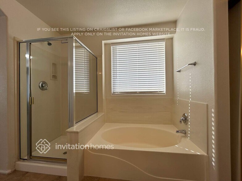 Building Photo - 16662 W Belleview St