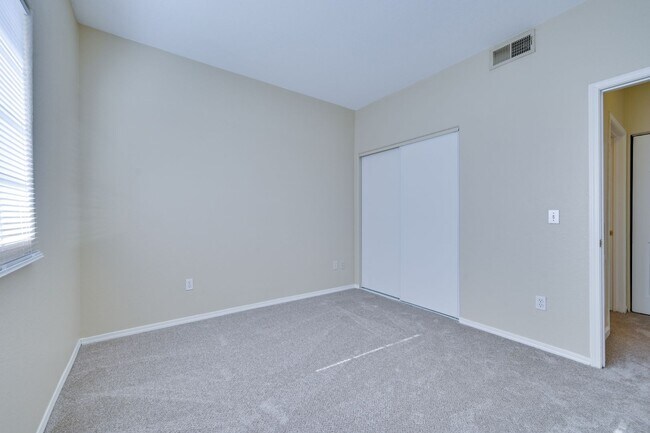 Building Photo - NE Near Nellis! Gated! Community Pool, Spa...