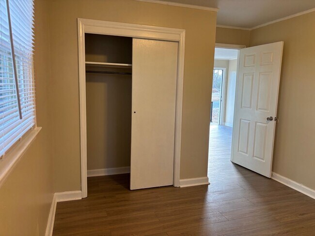 Building Photo - 3 BED, 1 BATH BRICK HOME LOCATED IN ASHEBORO