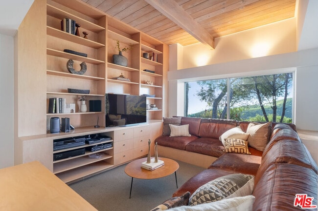 Building Photo - 16798 Charmel Ln