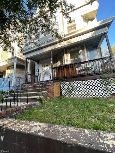 Building Photo - 484 S 16th St