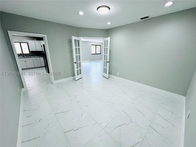 Building Photo - 201 SW 40th Ave
