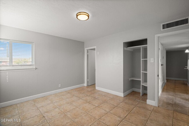 Building Photo - 317 Olivia Cir