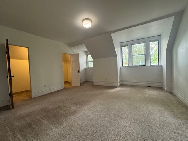 Building Photo - 4821 Centre Ave