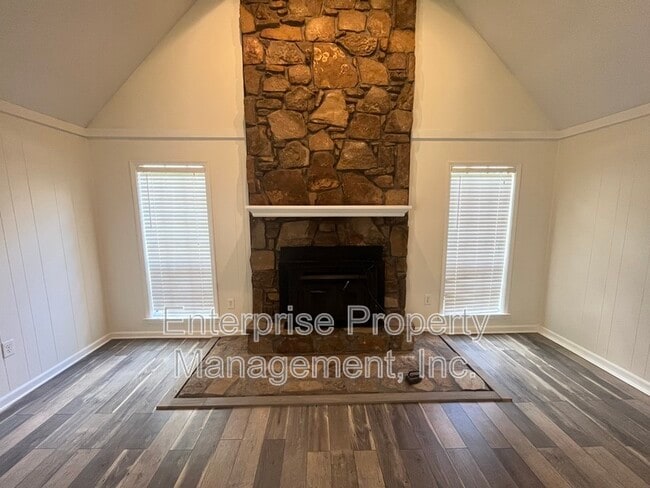 Building Photo - 9161 Gainsborough Dr