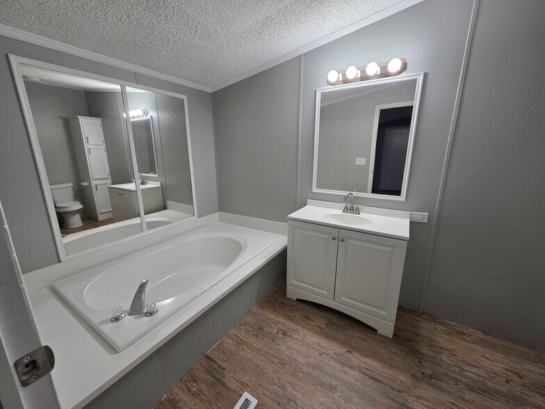 Building Photo - 3701 Juniper St