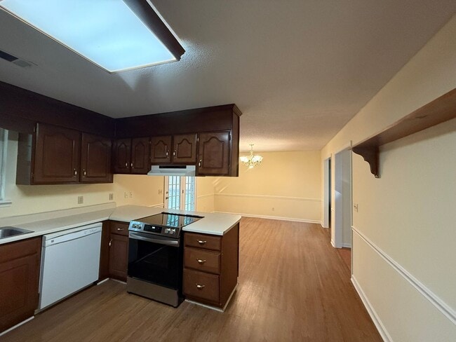 Building Photo - 510 Whistlestop Cir