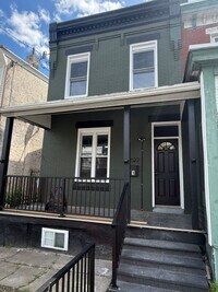 Building Photo - 6022 Pine St