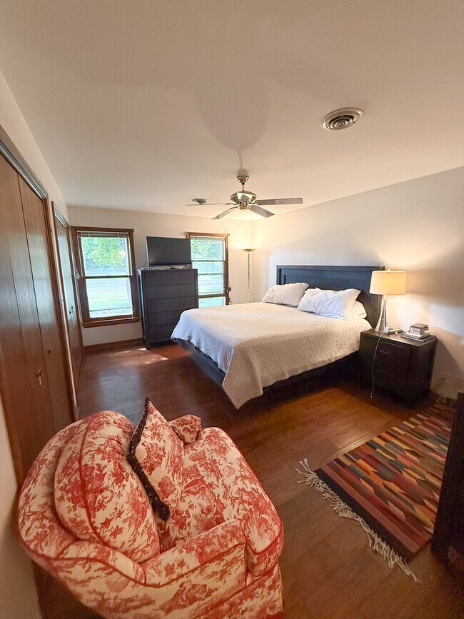 Building Photo - 557 Hardin Ave