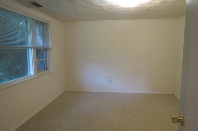 Building Photo - 5319 Pooks Hill Rd