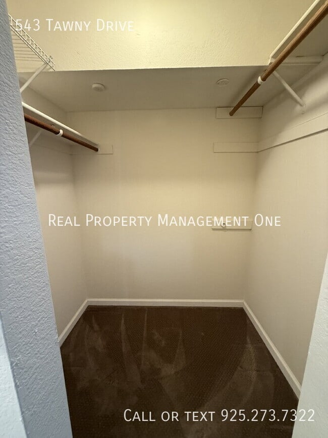 Building Photo - 543 Tawny Dr