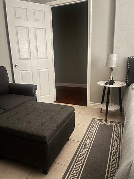 Building Photo - 8418 Lourenco Ln