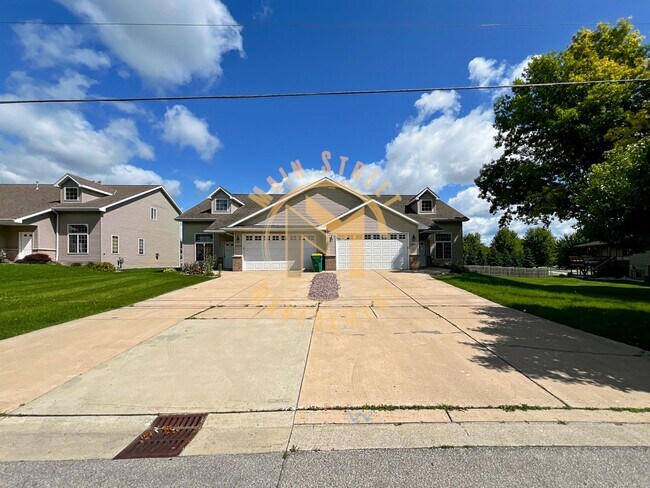 Building Photo - 2662 Cormier Rd