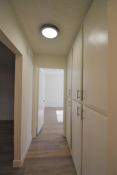 Building Photo - 6115 Whitsett Ave