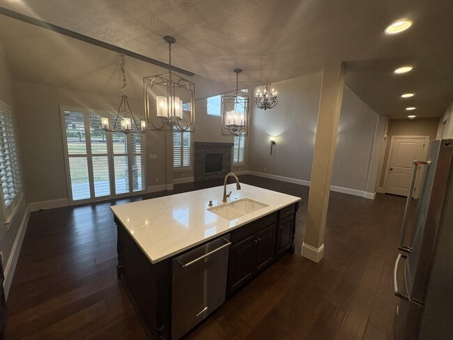 Building Photo - 431 N Fairway Dr