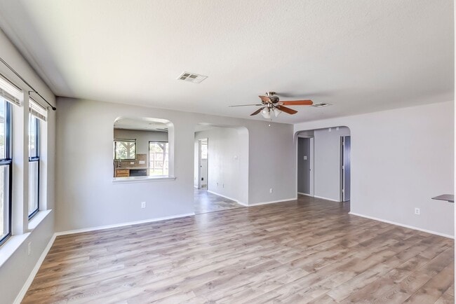 Building Photo - 8510 Starview St