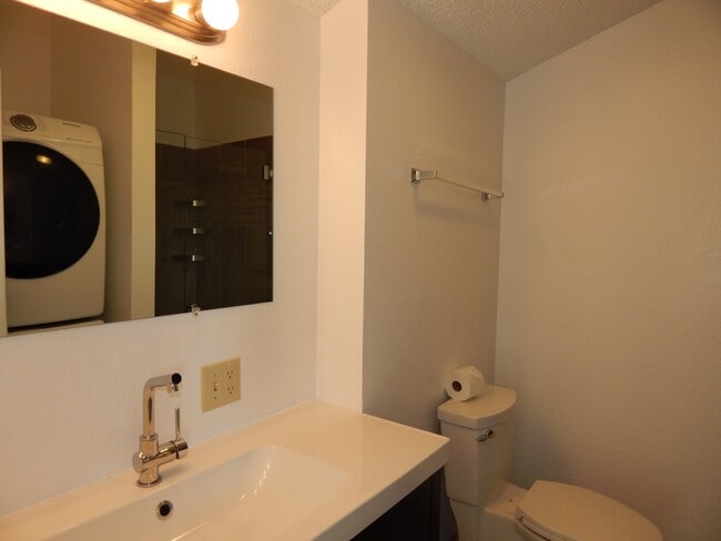 Building Photo - 355 W Deloney Ave