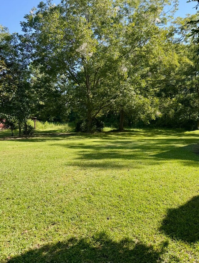 Building Photo - Beautiful home surrounded by nature & beauty!