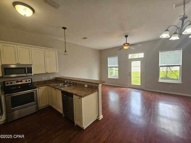 Building Photo - 7225 Quail Hollow Dr