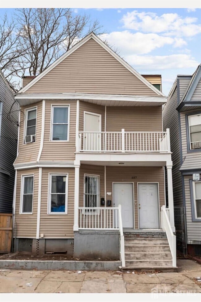 Building Photo - 487 S 17th St