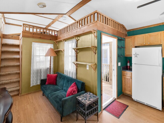 Building Photo - 1449 Suncrest St