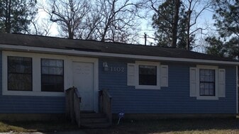 Building Photo - 1102 Pecan Plz