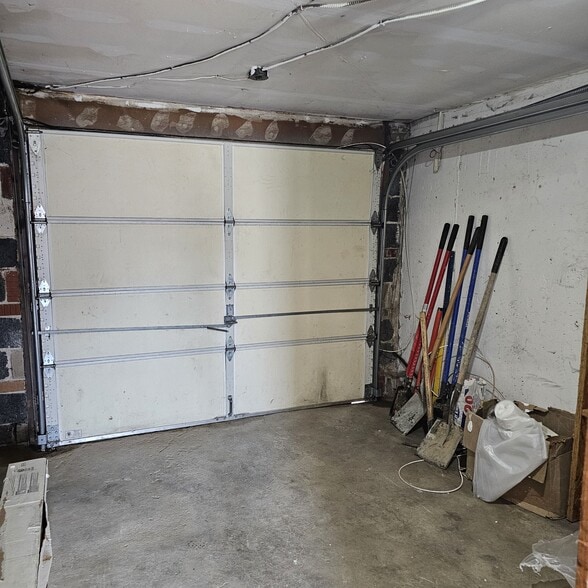 Building Photo - 3256 Birch Rd