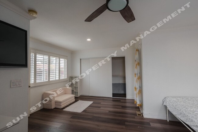 Building Photo - Luxury 4 Bed 3 bath