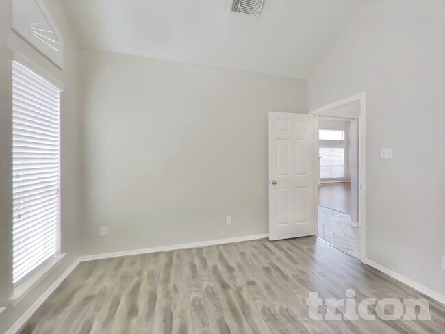 Building Photo - 6855 Tournament Dr