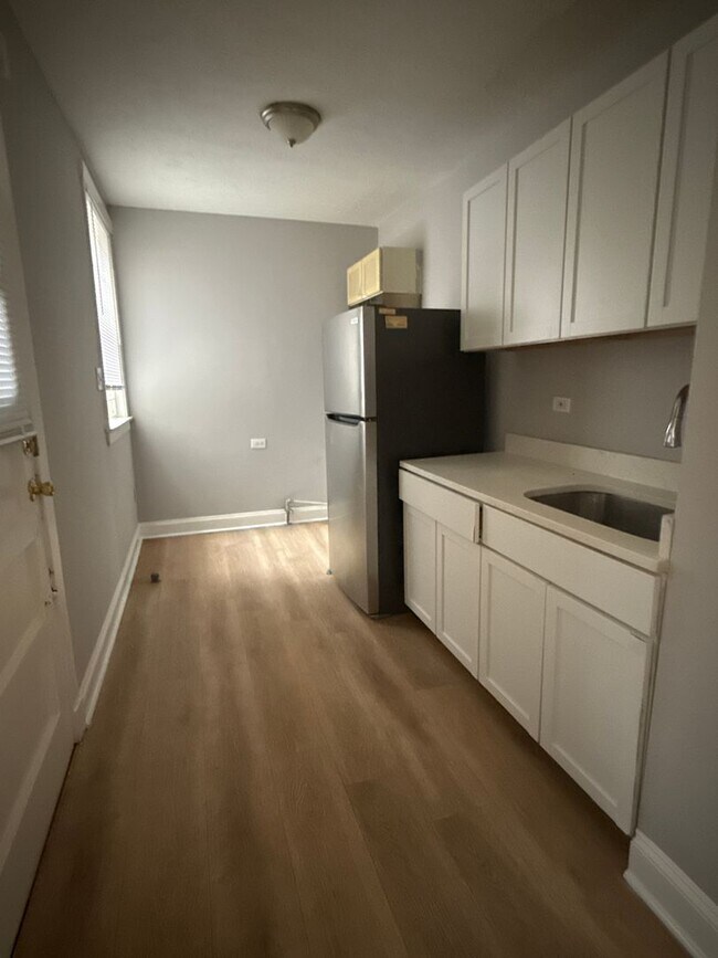 Building Photo - 2 BED APARTMENTS AVAILABLE RENT STARTING AT $1,400.00