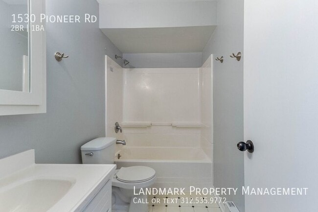 Building Photo - 1530 Pioneer Rd Unit 4, Crest Hill