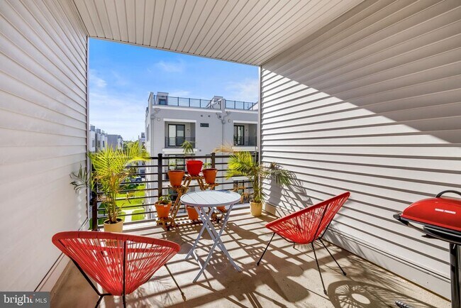 Building Photo - 908 Laurens Aly