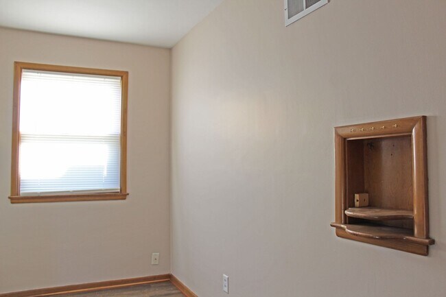 Building Photo - 2-Bedroom, 1-Bath House for Rent