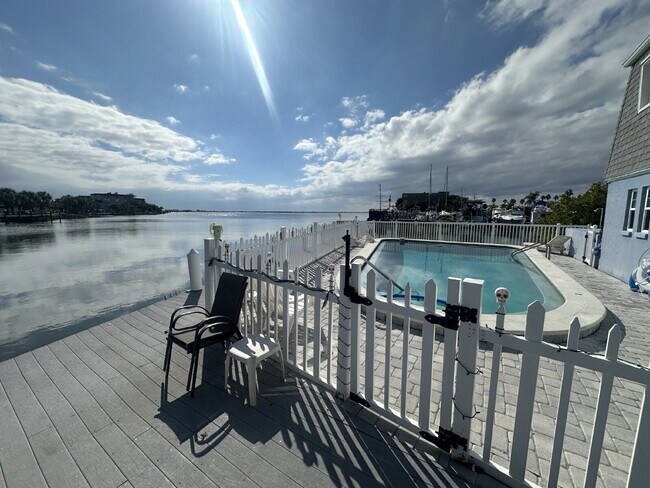 Building Photo - Riverside Community Essex House