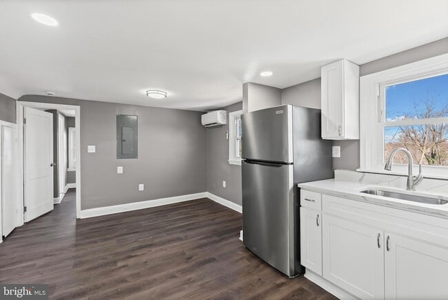 Building Photo - 3014 Royston Ave