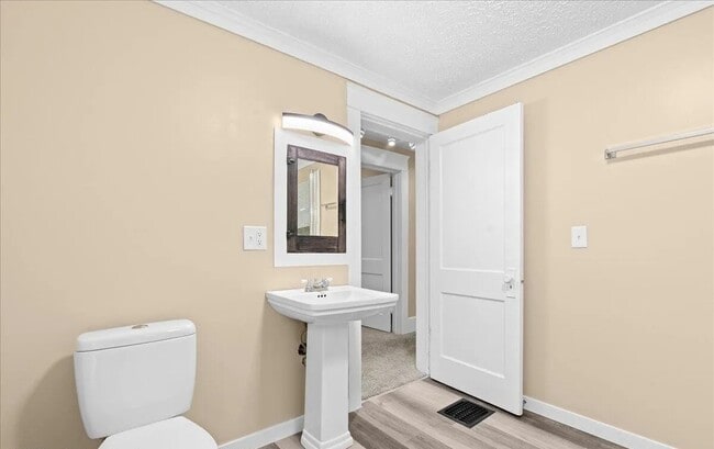 Building Photo - 754 Princeton Ave