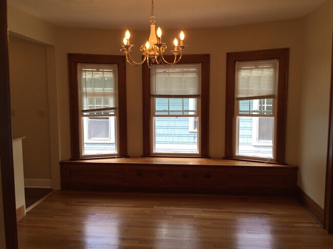 Building Photo - 258 Buckingham Ave