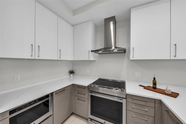 Building Photo - 275 1st Ave S