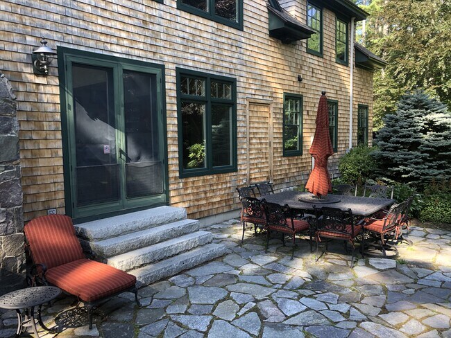 Building Photo - 1140 Roosevelt Trail